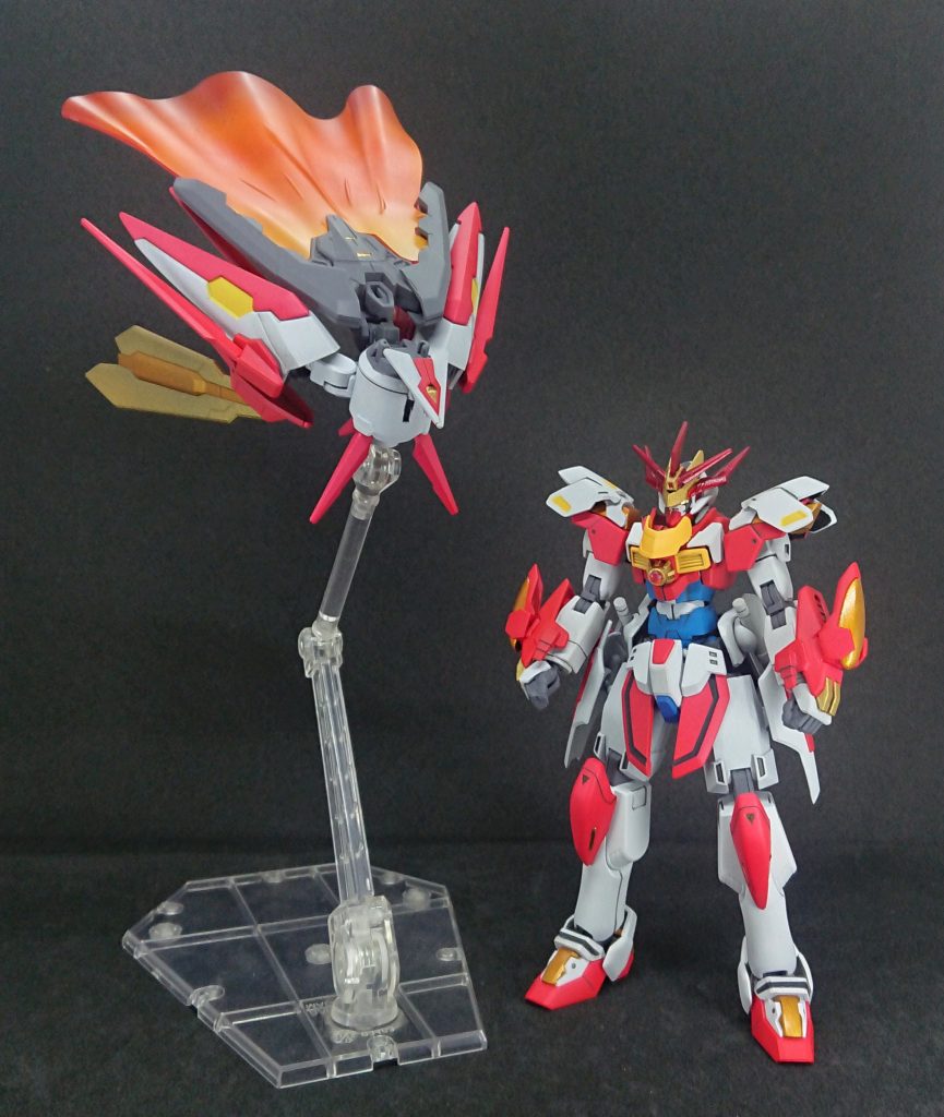 ゴッドブースター「鳳凰神機」(左)・本体「ガンダムカグツチ」(右)。ブースターはこの状態でも多少戦える設定…なのですがGBN的にはどういう扱いになるのかが良くわかってません。ヒロト君のコアガンダムとアーマーがいけるなら制限付きでオートパイロットでの独立可動も有りなのかな？