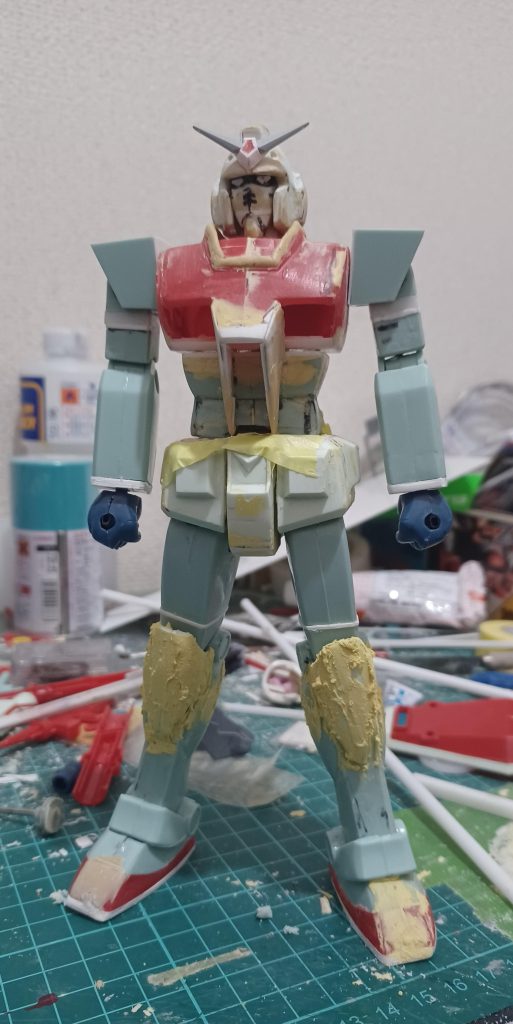 途中の全身。マジックで顔の形状を描いてるのでどことなくコレじゃない感が