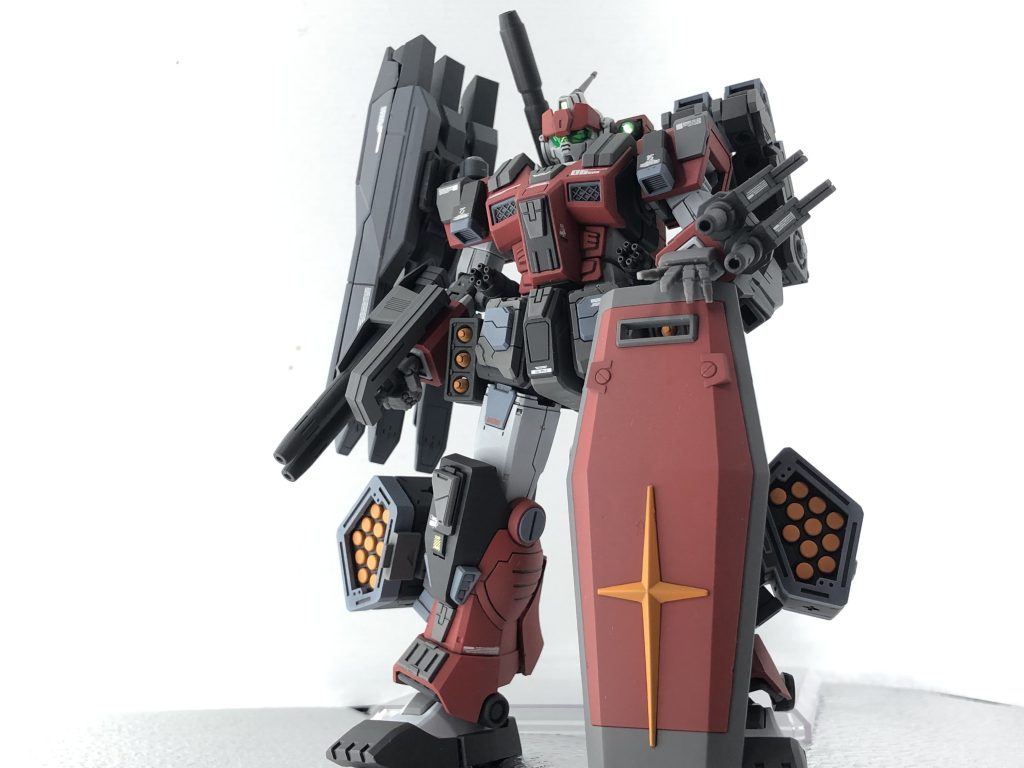 途中で没になってしまいましたがシールドを装備する予定でした。