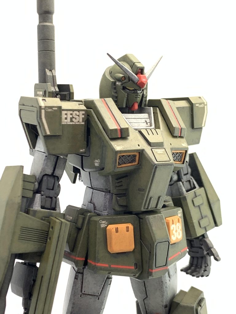 塗装はダークグレーの下地から2色を重ね塗りしています🖌デカールは取説の指示通りに貼っています。 