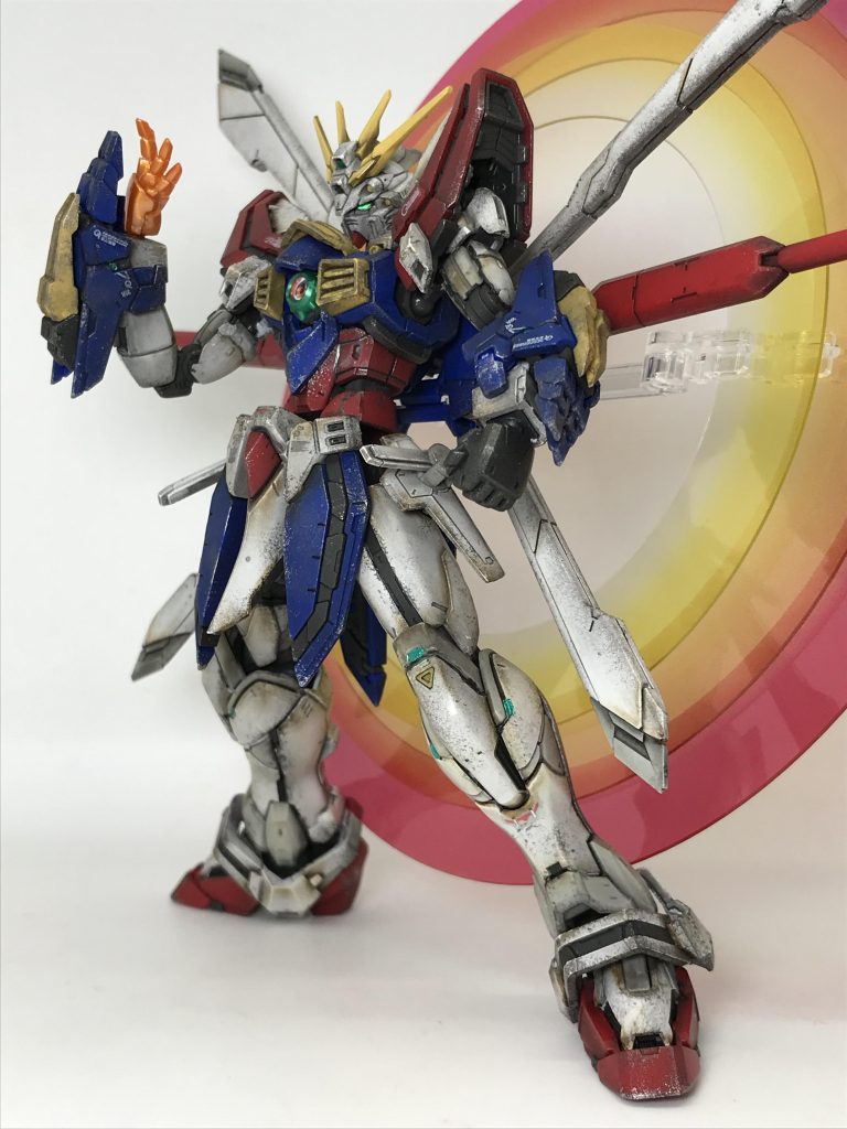 せっかく日輪エフェクトが付いているので一枚パシリャり😀私…最近思っていたのですが…私の最近の汚しは以前の汚しと比べて綺麗に汚そうと意識しすぎて、エッジ部分のチッピングが過去作品と比べてダイナミックさに欠けているではないかと…まぁ昔はたまにやっていた、エッジ部分にドライブラシでも施せば良いのですが…時間がかかるので今回は一部のみ鉛筆でエッジ部分やモールドを強調してみました🙄