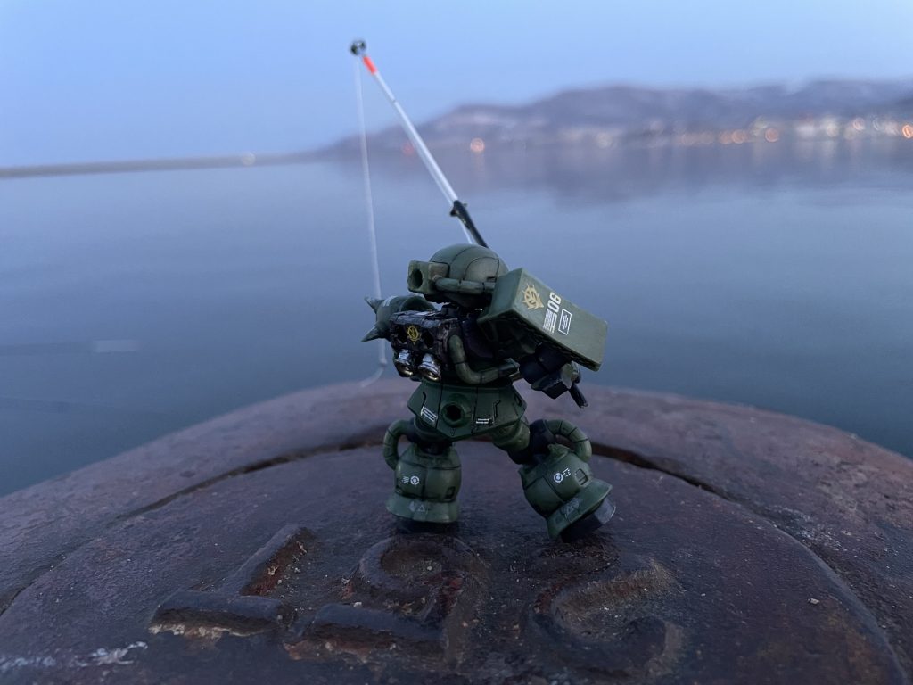 ザクには漁港がよく似合う向かいの島がククルスドアンの島に見えなくもないwww