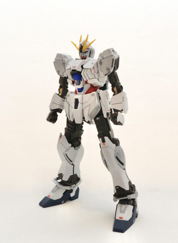 ナラティブガンダム 素立ち。やせっぽち。