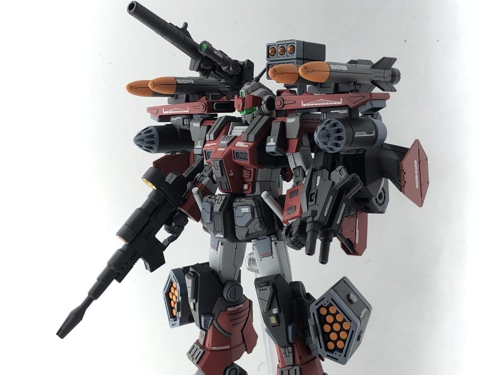 横から。フライトユニット収納状態。こちらだと重心のバランスがいいのか一応スタンド無しでも自立可能です。（今回はスタンド有りで写真撮ってます）