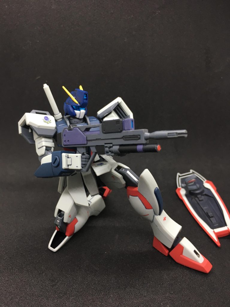 オリジナルで指揮官機用ヘッドを製作。HGBCザ ノーザンポッド付属のインパルスジム(ケイコ機)の陸ジム風ヘッドをベースにしています。ダガー系とウィンダムの合いの子的な形状を目指しましたが、塗ったらエルドラウィンダムみたいになりました。