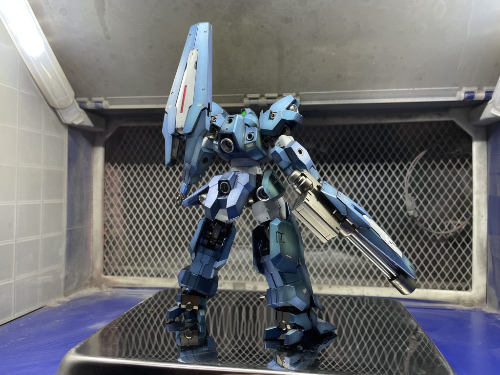 フレーム類はガイアのガンメタを成形色の上に直吹き