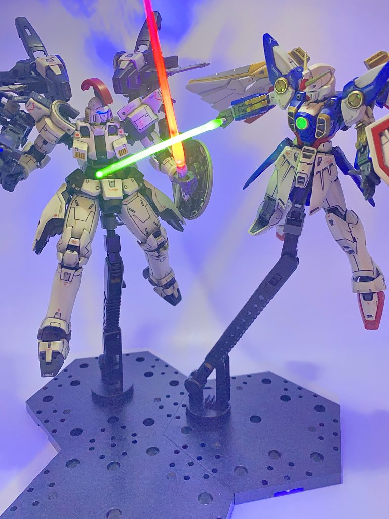 サーベルとサーベルをバチバチー！！なんかライトセーバーみたいになっちゃってる笑笑