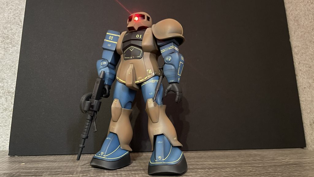 デカールは貼り付けた後で軽く剥がしました。