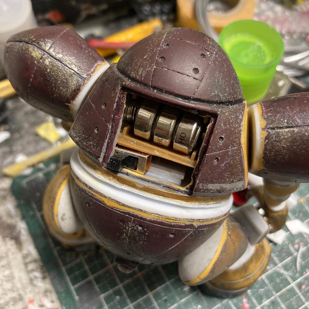 百均で売っていた、LEDの電飾を仕込んだり…