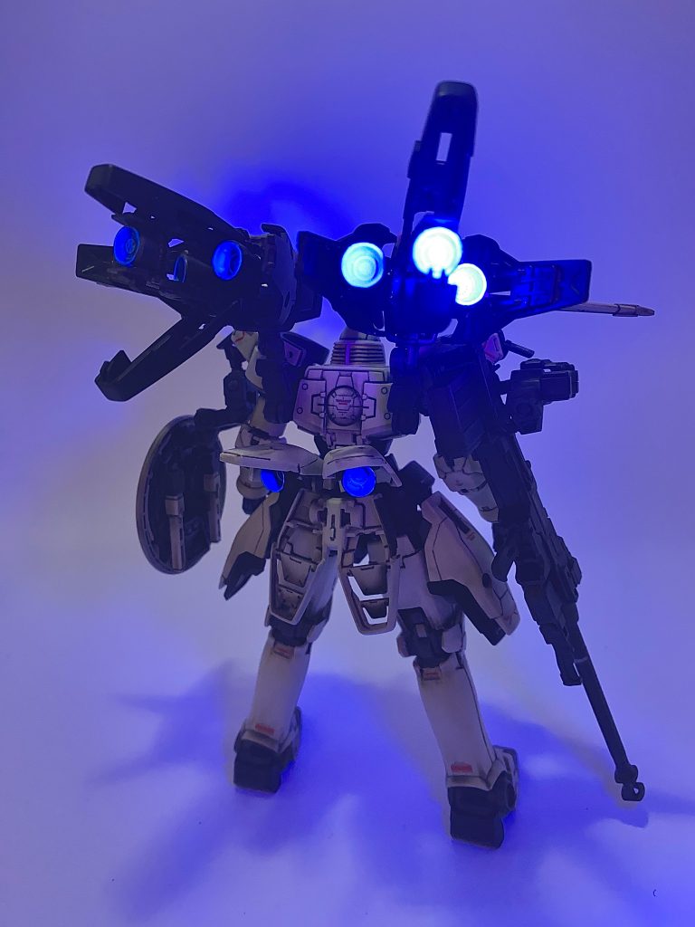 そもそも、バーニア内を照らすブラックライトの量が足りなく微妙に光ってるっていう。