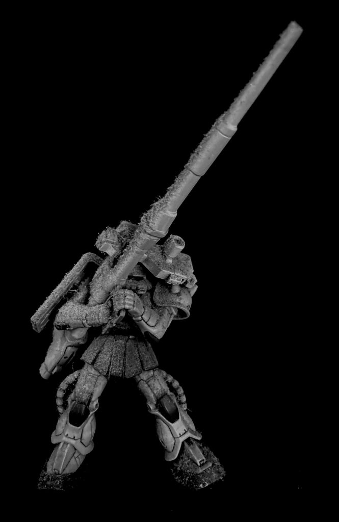 宇宙世紀0147年8月。あの忌まわしき一年戦争終結から67年後、シベリアの永久凍土にて一機のザクⅡが民間人冒険家により発見された。超ロングバレルの狙撃銃らしき兵器を構えた姿で凍りついたザク。その正体は地上から衛星軌道上の戦艦、偵察衛星などを撃ち抜くジオン地上狙撃部隊「オンリーワンショット」、通称OOS(ダブルオーエス)に所属のザクⅡであった。