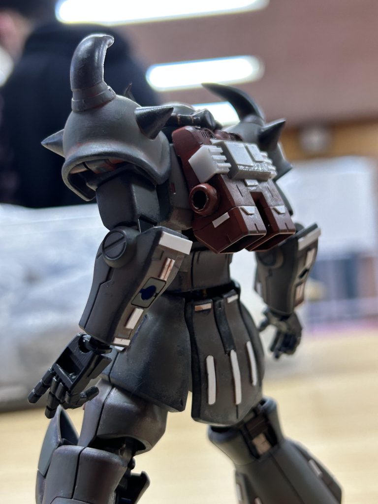 ディテールはエバーグリーンのプラ板を適当なサイズにカットして寂しいスペースに貼り付けてます。