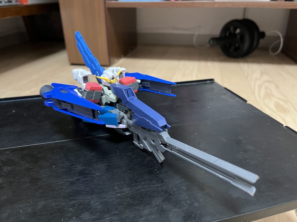 塗装前変形。もともと機首に武器を取り付ける予定はなかったのですが、つけてみるとバランスが良くなったのでそのまま採用。