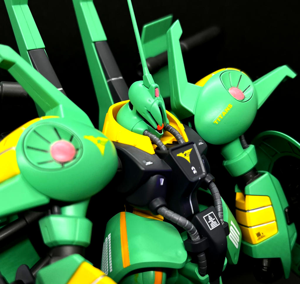 デカールは控えめにしました。