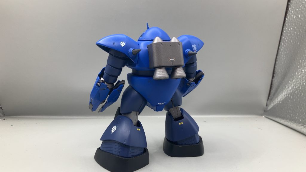 肩アーマーにはスパイクを追加純正のビルダーズパーツを使用