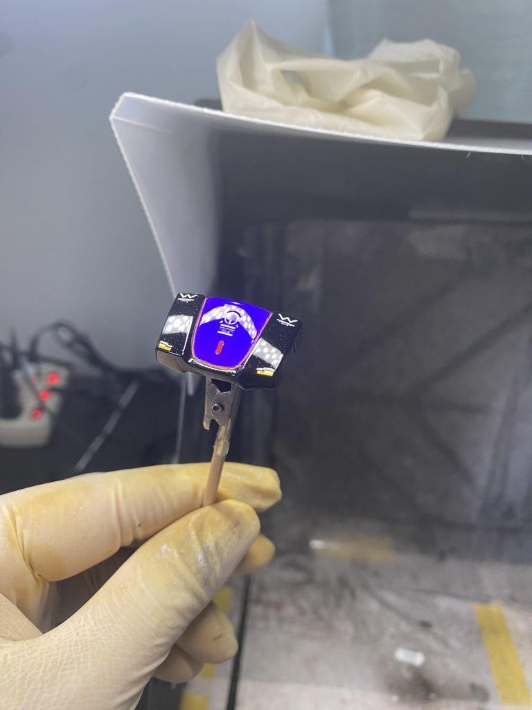 中々デカールの厚みを平坦に出来ません。