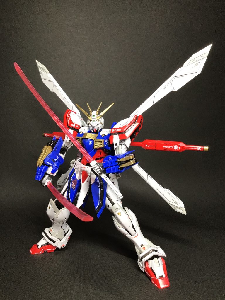 ゴッドガンダムは、関節の動きがスゴくて、いろんなポーズが出来るので楽しいですね。