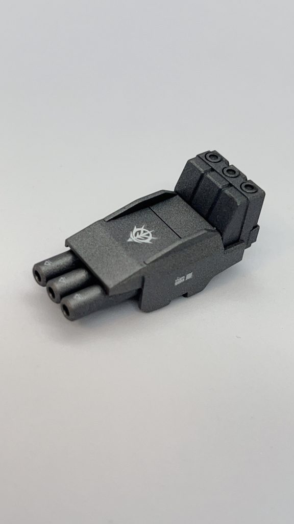 旧キットに準じて3連ミサイルランチャーは敢えて外しました。