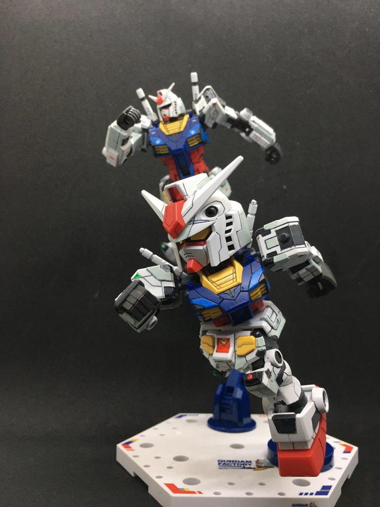 塗装はすべてガンダムマーカーです。使用した塗料も1/144キット製作時とほぼ共通です。グレー=30MMマーカー 30MMダークグレーグレー2=ガンダムマーカー ガンダムグレー本体ライトグレー=同MSVライトブルーライトブルー=同ライトブルー黒=同ブラックMSVライトブルーは案外うまく混ざらないので使いづらいかも... 今回初めてSDガンダムクロスシルエットに触れてみて、シルエットブースターも含めいろいろ買ってみたくなりました。次はザクかZガンダムあたりもつくってみたいところです。ストライクガンダム出たら多分嬉々として飛びつくかもですが...エクスタンダードあるしなぁ。