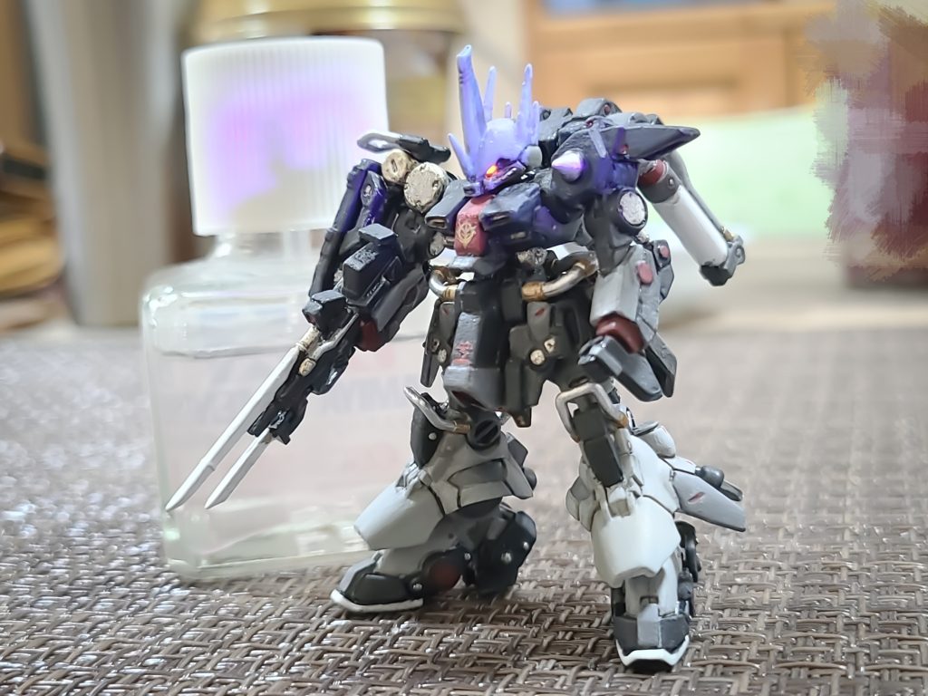 蛍光塗料で光ります👁️🗨️