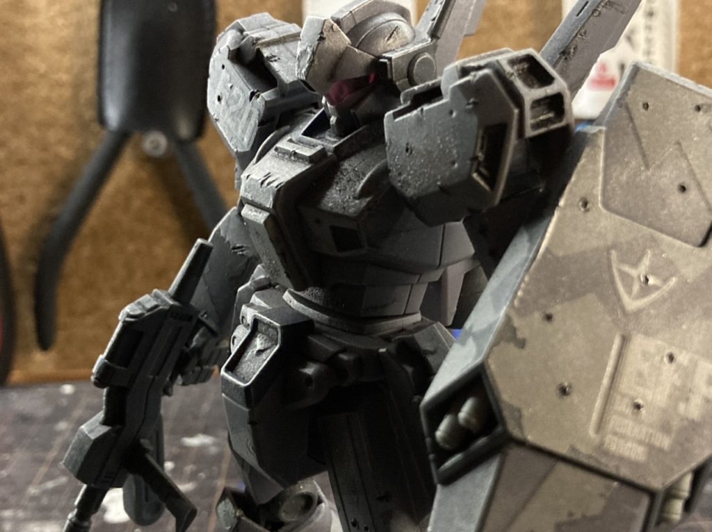 被弾ではなく破片や摩耗の表現を主にしています。