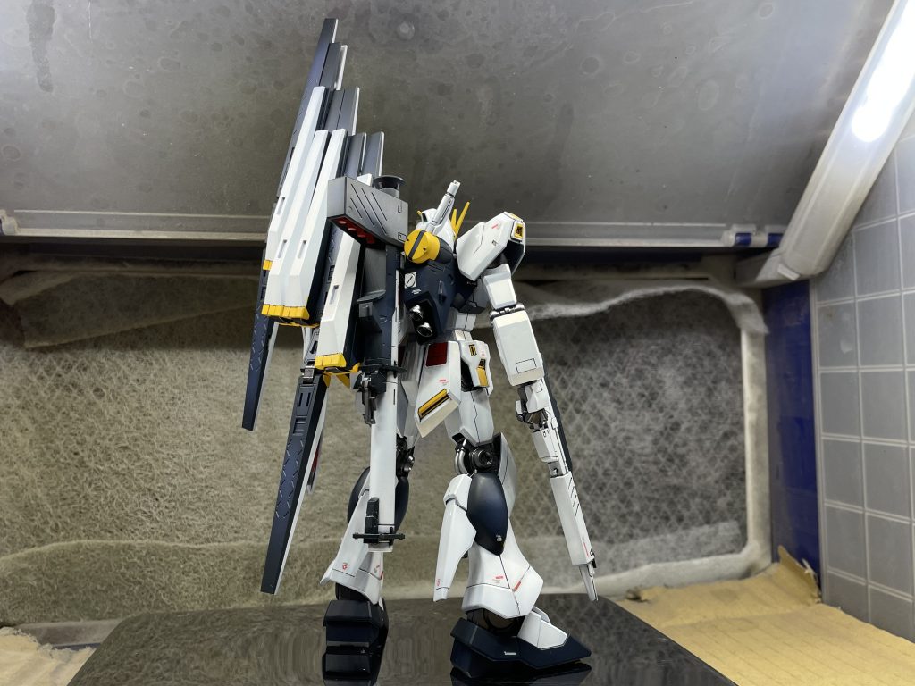 白外装はメカサフ→EXホワイト→パールシルバー→クリアホワイト紺色外装はミッドナイトブルー＋ブルー少々黄色はマンダリンイエロー赤はモンザレッド関節はフレームメタリック