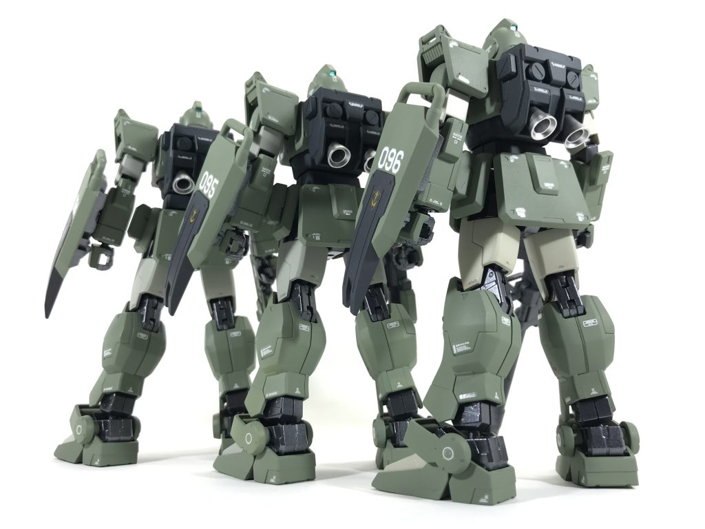 後姿のショットです。公式設定では陸ガンと80%部品共有となってますが、背負子が無い分 陸ガンとは大分印象が変わりますね。