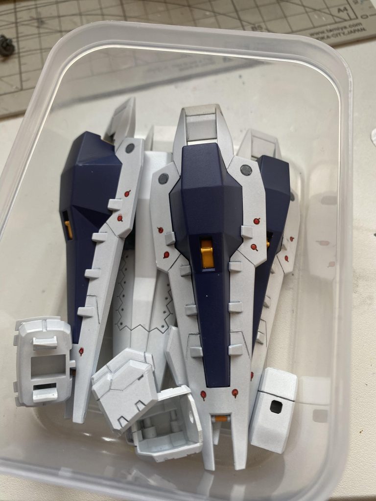 このコンパチを再現するために4枚シールドを作成しましたが、揃うと圧が凄い。