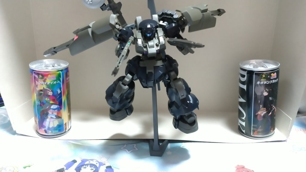 ビームライフル:ディランザ・ソルのライフル。ビームマシンガン:連射性に優れた物で取り回しやすい。高エネルギー加速ライフル:本体内部でエネルギーを加速、チャージし一気に放つライフル。連射はできないが、一撃でMSを撃破できるほどの威力がある。胸部ビームバルカン:胸部に設置されたバルカン。牽制や威嚇射撃に使われる。