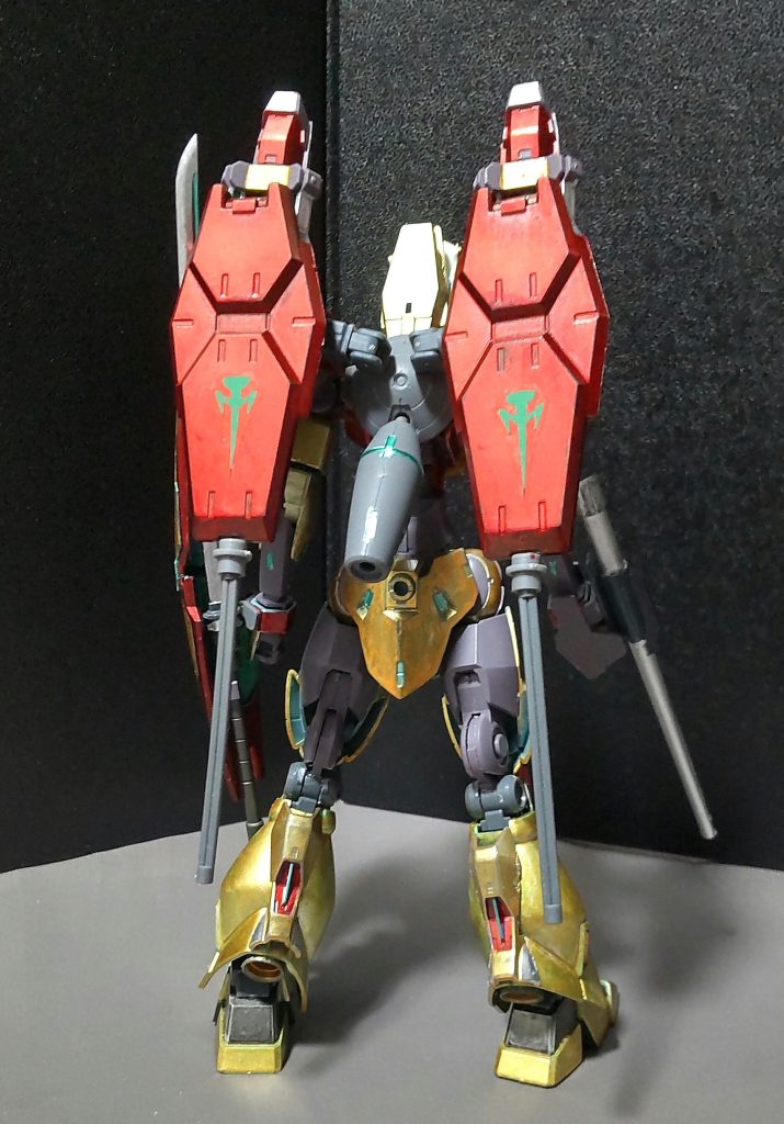 リアビュー2基のシールドブースターにはとある騎士団のエンブレムが付いてます。※グレイズのシールドを使用しています。