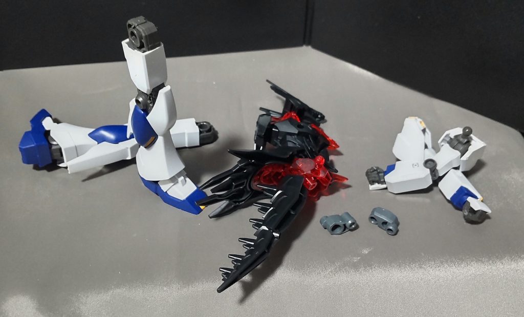 今回の制作に必要なものは以下の通り・シャイングラスパーorダークグラスパードラゴンの胴体部分・EGのガンダム等の腕と脚パーツ(個人的にはνガンダムがオススメ)・SD三国創傑伝以降のガンプラの脚パーツのジョイント部分・運、これも割と大事。