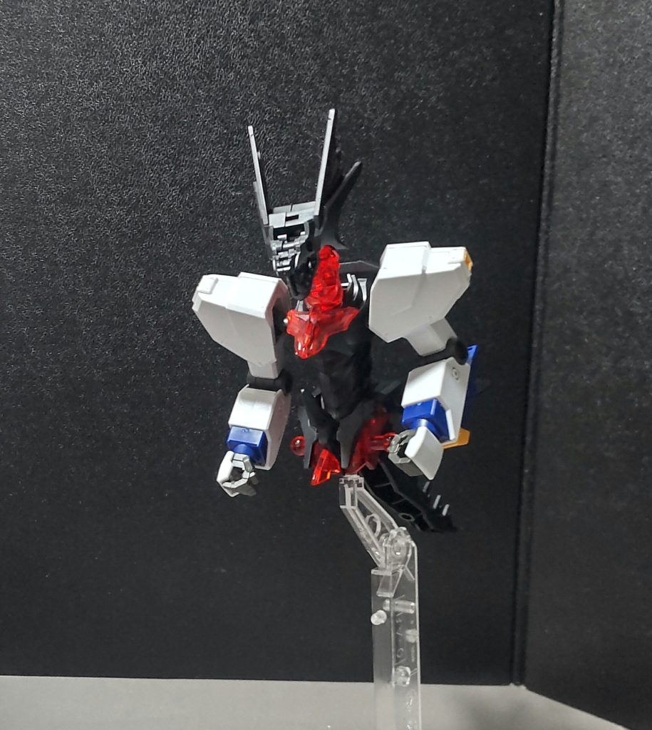 上手いこと拡げられたので、νガンダムの腕を付けることが出来ました。