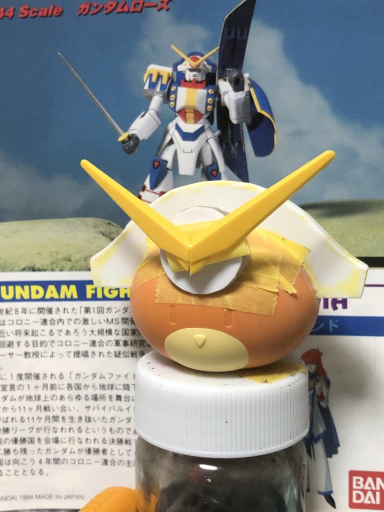 ナポレオン帽みたいな頭部形状はプラ板とポリパテを使用して力技で製作。アンテナの所はエポパテ木部用とプラ板SDジャスティスのアンテナでそれっぽくでっち上げ。