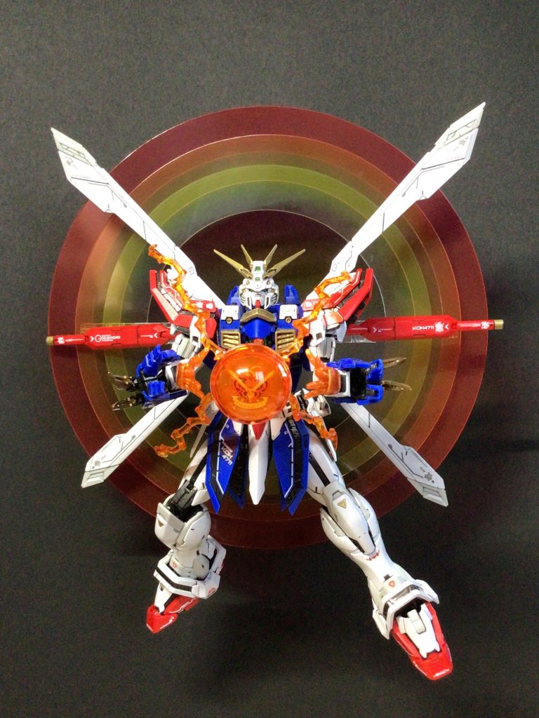 見えない様に後ろのステーで固定しているので、リアルに浮いています。