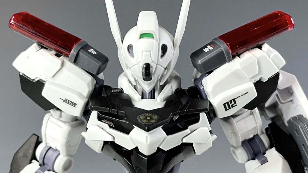 胸部にはお約束“桜紋”を配置。