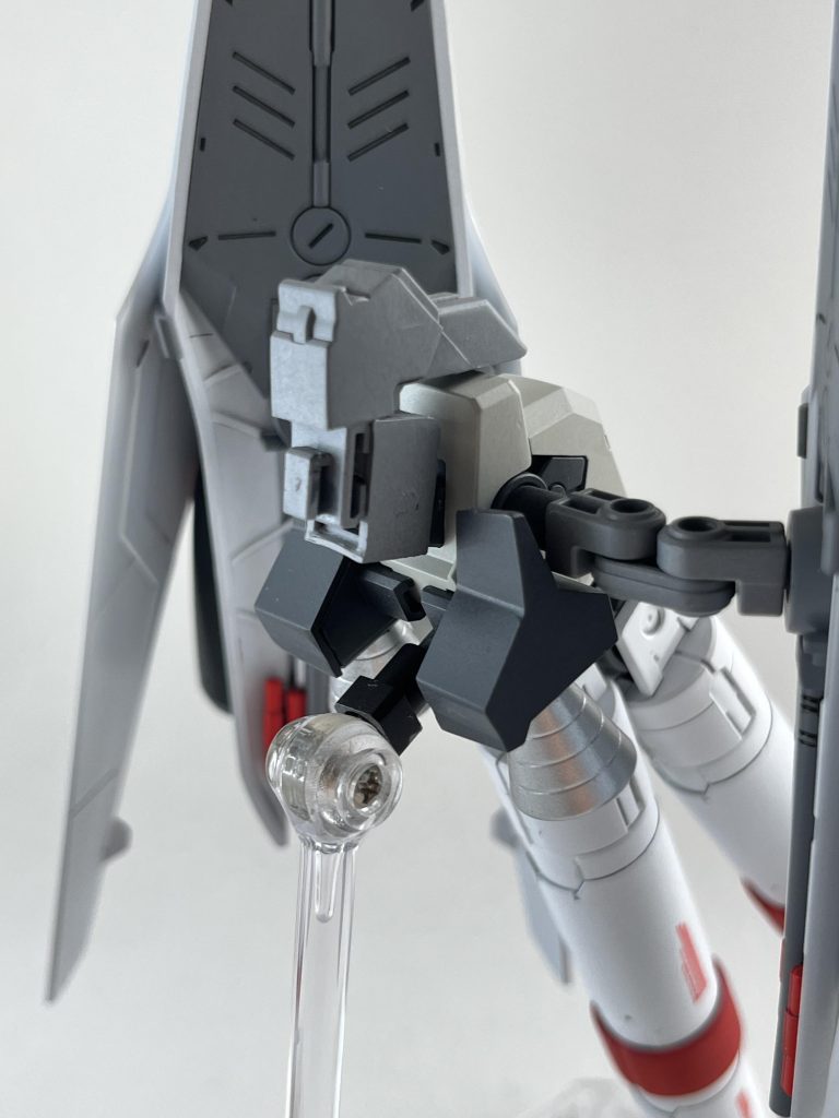 HWSの取り付けはνガンダムのバズーカラックにスライド取り付け出来るように加工してます。