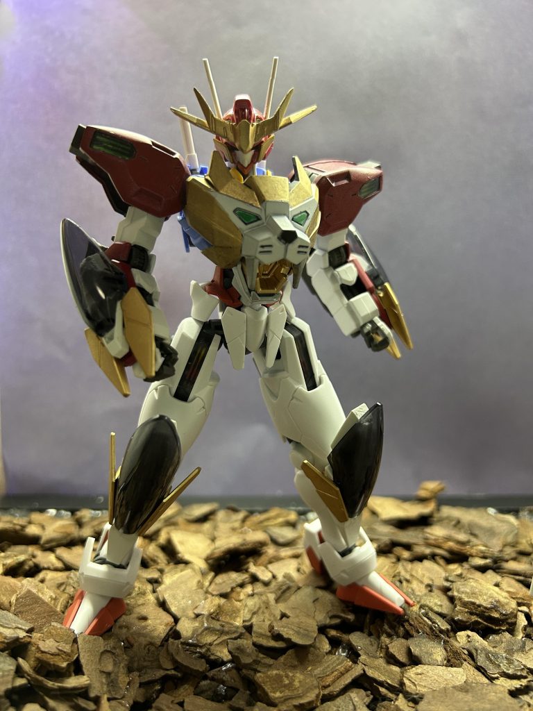 エルカイザー全体図。とにかくライオンを胸に、口に強そうなビーム砲を付けたくてwwwメイン状態なので、ゴツゴツせず、それでいてもかっこいいと思えるようなプロポーションを意識しました。