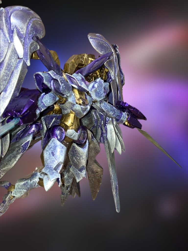 塗装は紫、メタリックパープル下地に、スポンジ塗装をやる所と、メタリックを残すところを考えました。フレーム、ハンド、腰部はゴールド。KOGぽさ？ですかね。モーターヘッド感を入れたかったです。