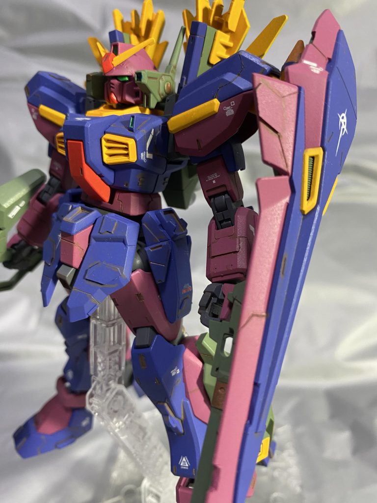 シールドはシナンジュスタインから拝借！連邦系からネオジオン系といろんな組織からとは言うものの結局アナハイムがやってくれてます。