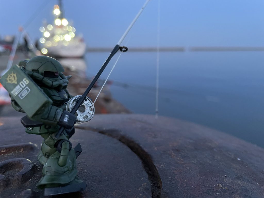 釣りに出かけるザク 