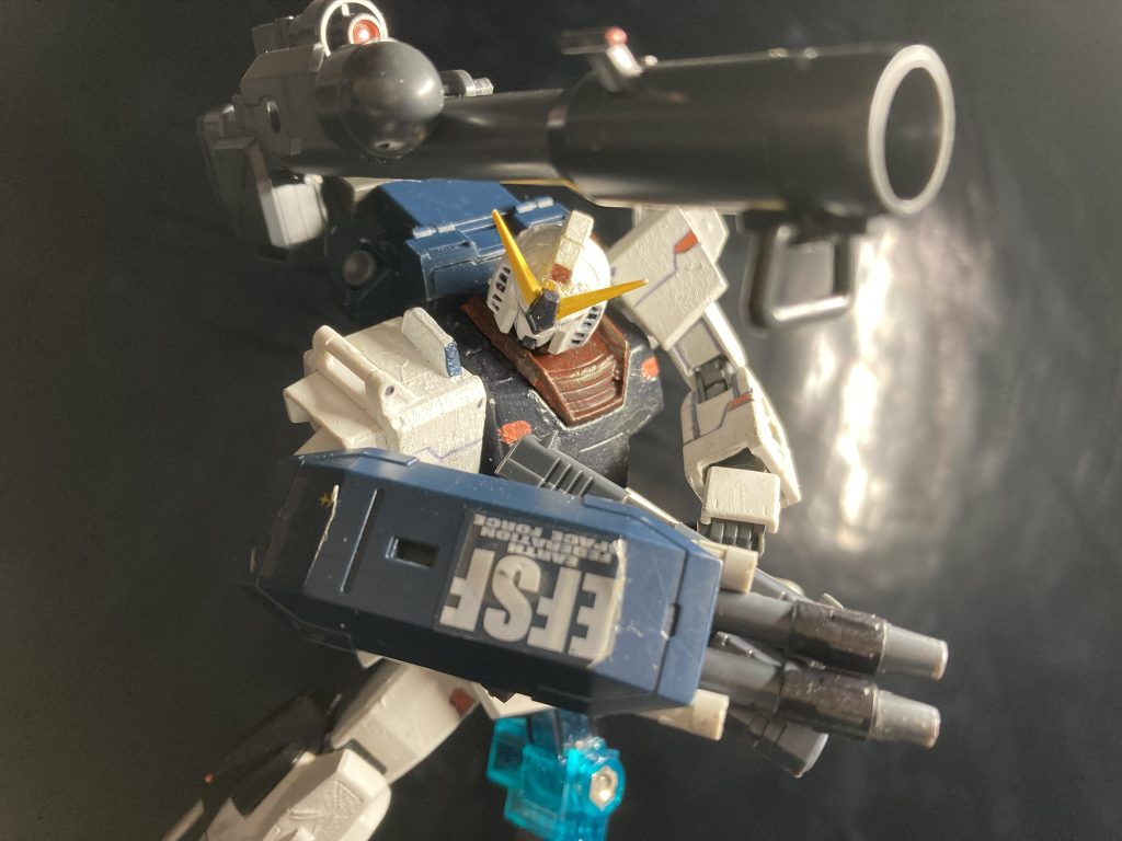 フルアーマーガンダム3号機2連ビームライフルは強化され最大6連装のビームマシンガンとしても使うことが出来るビームサーベルも出せます