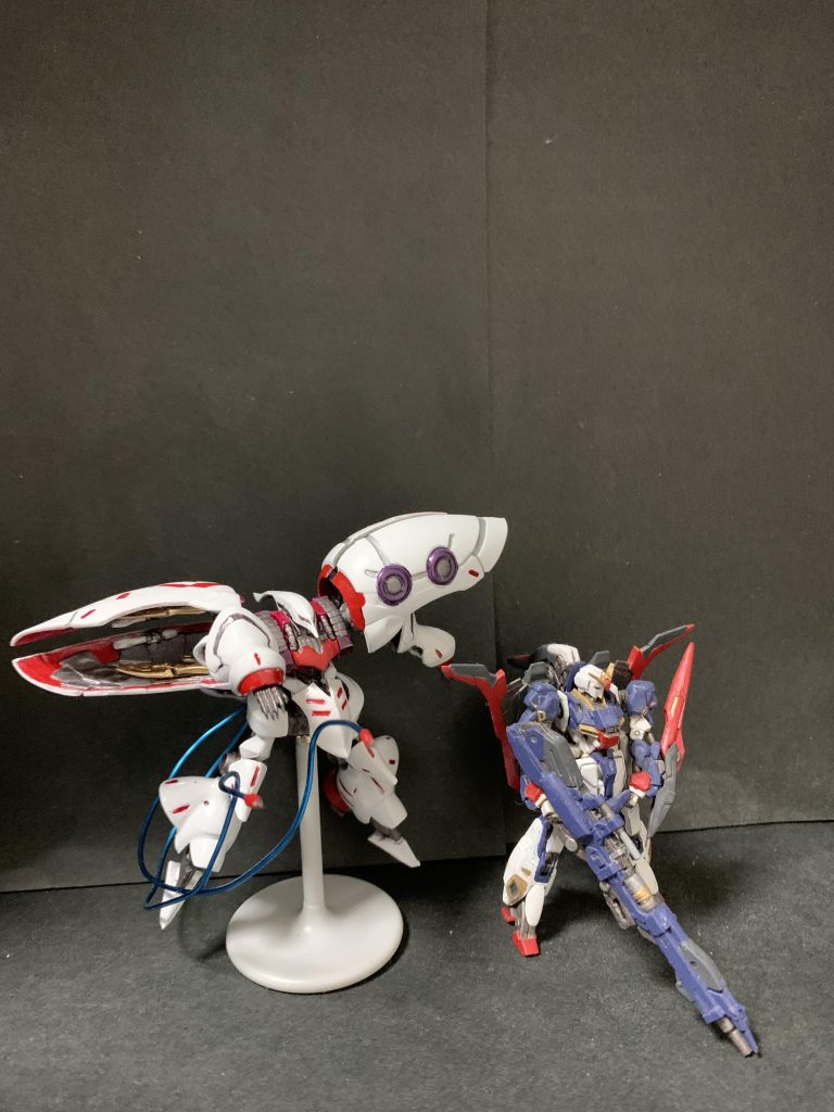 以前に作ったΖと並べて。こうなるとジオや百式も欲しくなりますね。4段期待してます。