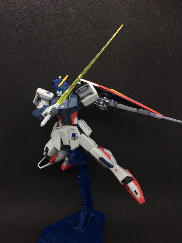 宇宙世紀系には小さすぎたので使えて良かったです。 アンテナ配置はストライクダガーや105ダガーのアンテナが右側にしかないので左右に増やしたのですが、これがトサカの加工も相まってウィンダムっぽくなりました。