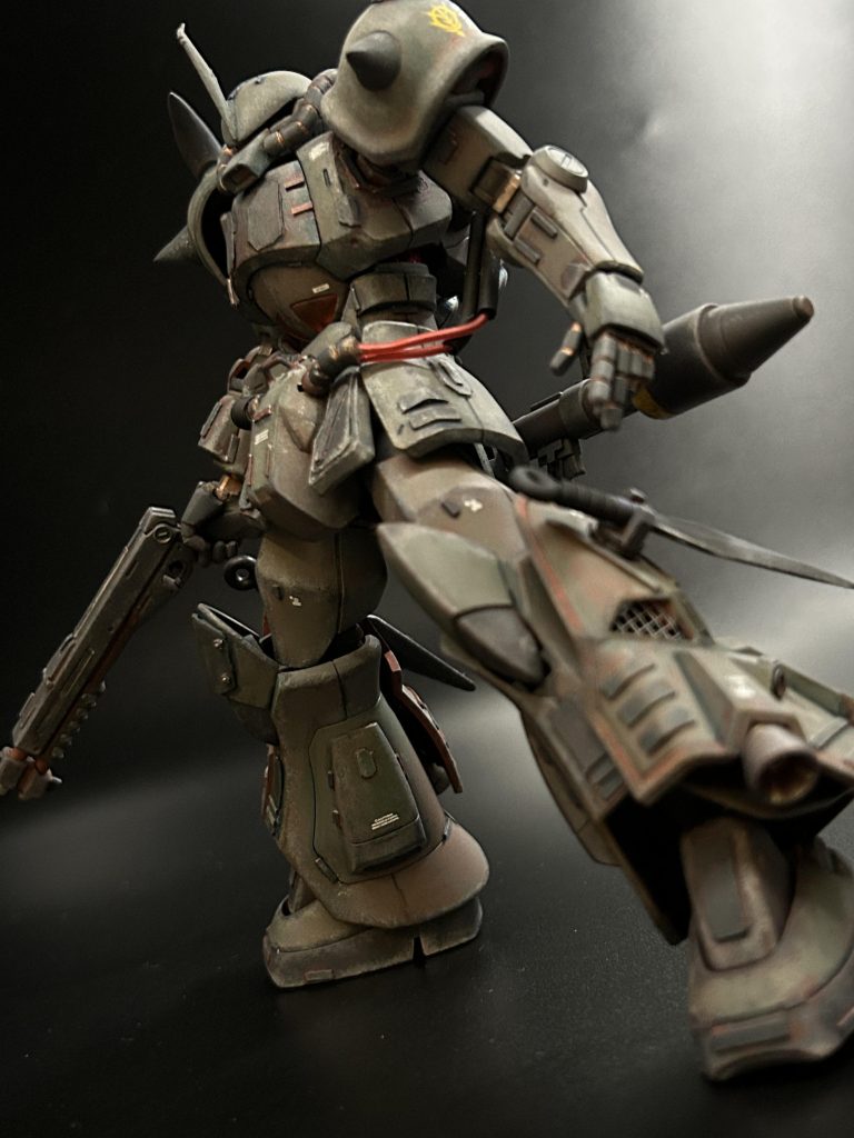 下腿部のメッシュは網戸の補修用アミ、剥き出しの赤い動力パイプはアルミ線です😁どちらも100均で購入です❗️