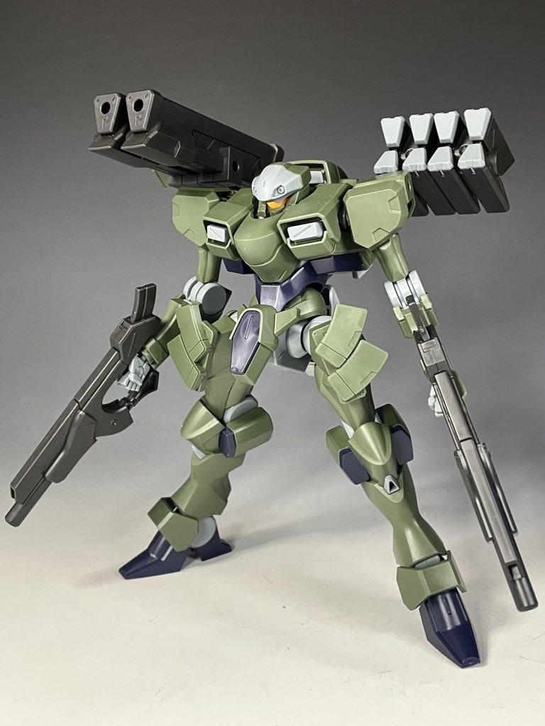 塗装前。カラーリングをグレーメインにする事で“重々しさ”みたいなものが出たような気が。