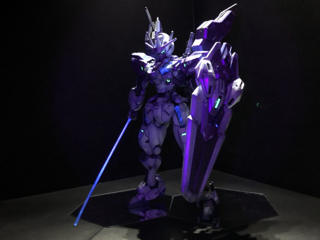 素直に綺麗なシェルユニットを使わなかった理由。皆さんが青く光らせて、スコア6を演出してるのを真似したかった。雑ですがそれっぽい感じは出たので満足。このポーズも厨二テイストが出てると思いお気に入りです。