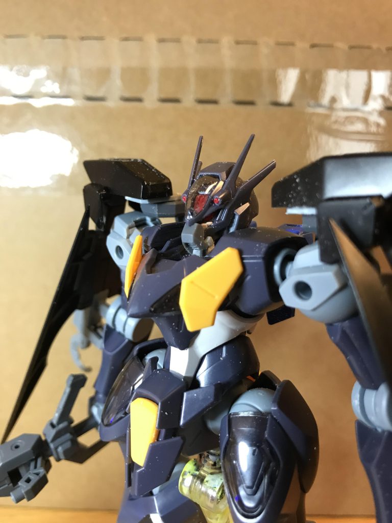いつも同じような事言っているんですが、ドーベンウルフにするつもりは全く無かったのです。ファラクトの顎脱着ギミックを活かしてマスク(30MM戦国アーマーのマスクの一部)を付けたらドーベンウルフに見えてきまして