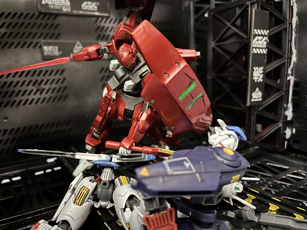 KABOOOOOM!!!!ダリルバルデの右腕が切り落とされる！その瞬間！「イヤーッ！」ダリルバルデの右腕がビットめいて射出！その手首からはビーム・サーベルが！三刀流！「アイエエェェェ！」「イヤーッ！」ダリルバルデの斬撃にエアリアルは耐えられない！ブガー！ブガー！[実際キケン！退却重点！]マイコ音声(cv.能登麻美子)のアラームがエアリアルのコックピットに鳴り響く！「ンアーーーッ！」「スレッタ=サン！」「イヤーッ！！！シーシア=サンは...おれの...俺のドーターマミーワイフになる女性だった...ッ！」「「アイエエェェ...」」「シーシア=サンを絶望のままに死なせたオヌシを許さん！！！イヤーッ！WASSHOI!!!」「えぇ...？...ンアーーーッ！」グエルの思わぬ性癖にドン引くスレッタとミオリネ。しかし斬撃は止まらない！「イヤーーーーーッ！！！」「ンアーーーッ！さ...サヨナラ！！！」KABOOOOOM!!!!!!!!エアリアルは爆発四散！魔女が裁かれるのは中世から今に至るまで変わらぬ運命なのか！？おぉブッダ！何故貴方は惰眠を貪り続けているのか！？「ナムアミダブツ、スレッタ=サン...」ボブは訝しんだ。本当にこの女は嘗て求婚した女と本当に同一人物なのか...と。亡きママ、シーシアに祈りを捧げ、グエルは虚無感に包まれていくのであった。[モビルスーツ・ジェノサイド・デストロイヤー]完