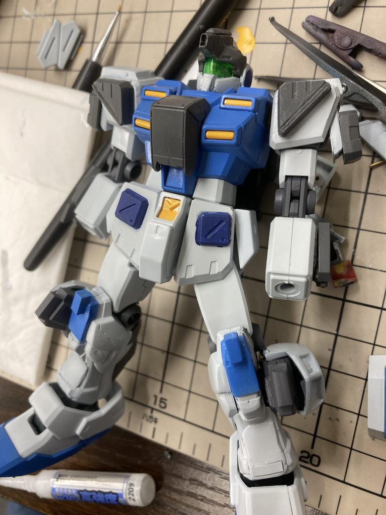 基礎塗装完了状態。GP系を参考にここから白や差し色にオレンジを加えてメリハリをつけてみました。