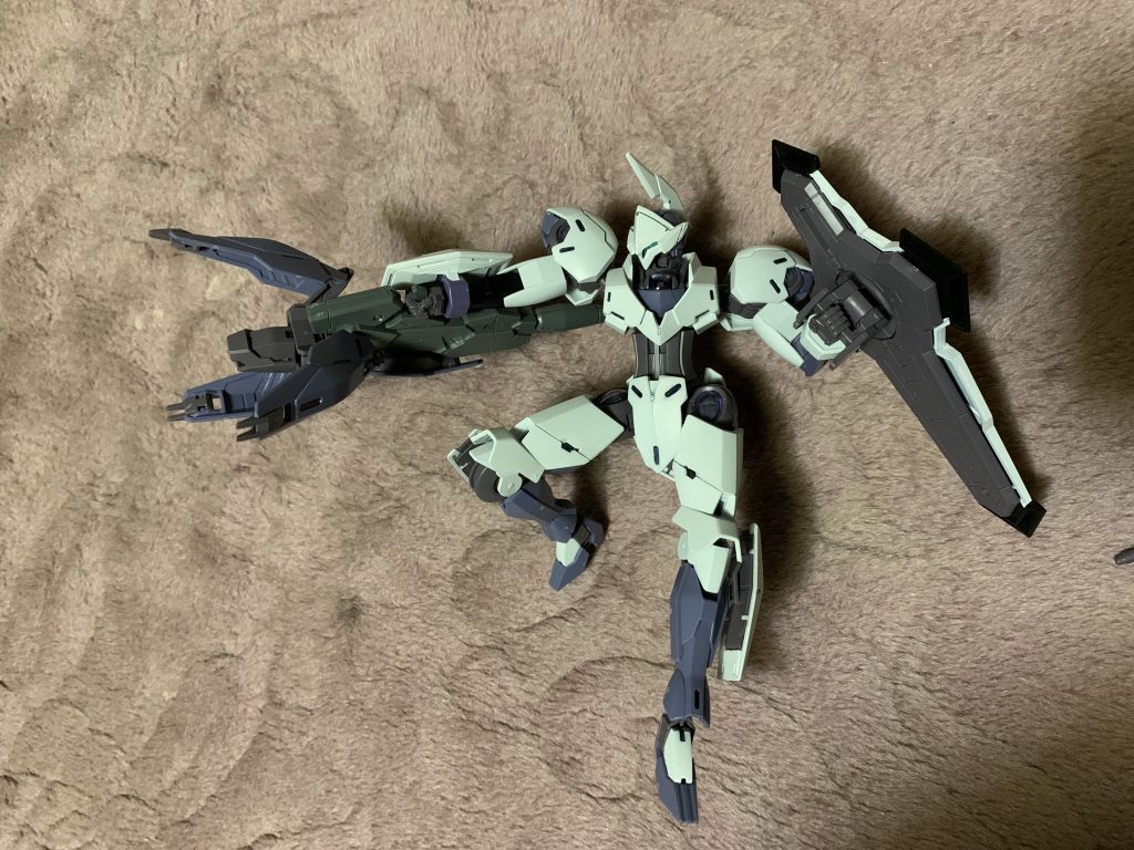 ミカエリスの特徴的な右腕はベギルペンデの銃と合体させてみました。